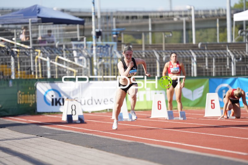 Schürle Hannah (175) im Sprint auf der Tartanbahn in Koblenz