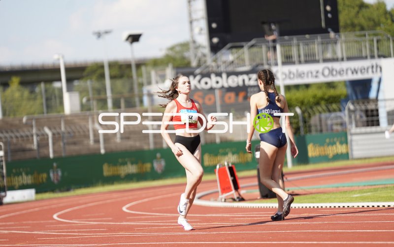 Böer Celine (82) im Sprint auf der Tartanbahn in Koblenz