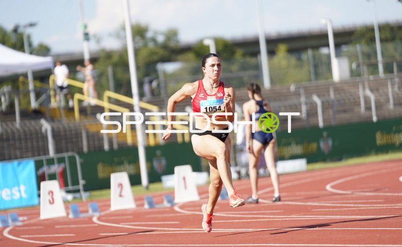 Schumacher Maren (1054) im Sprint auf der Tartanbahn in Koblenz