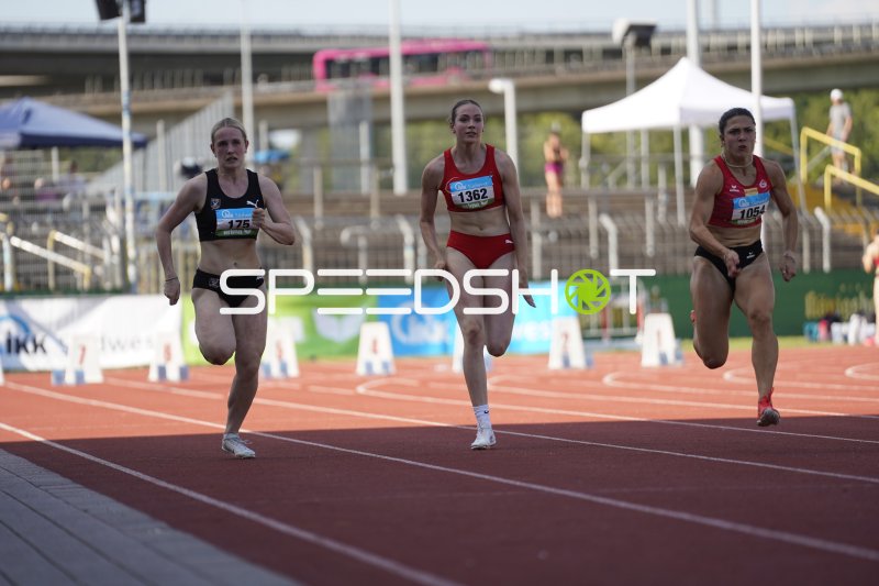 Schumacher Maren (1054) und Konkurrentinnen im Sprint beim Stadion Oberwerth Koblenz
