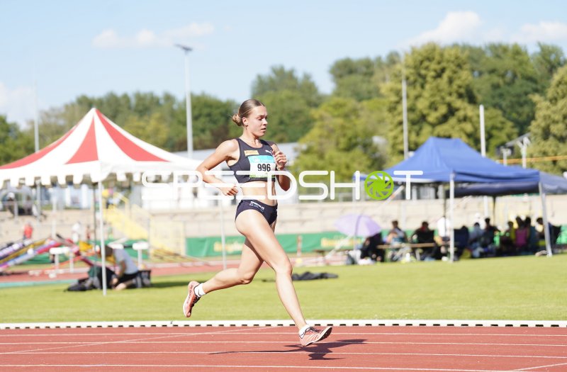 Schmitz Mia Louisa (996) im Sprint auf der Tartanbahn in Koblenz