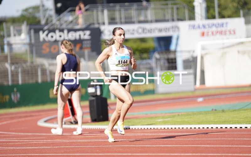 Jakobs Svenja (1144) beim Lauf im Stadion Oberwerth Koblenz