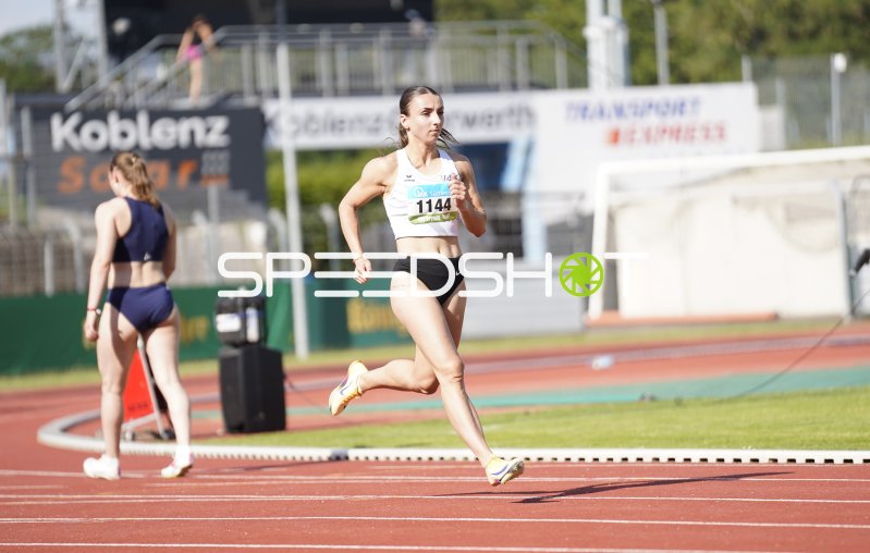 Jakobs Svenja (1144) im Sprint auf der Tartanbahn in Koblenz