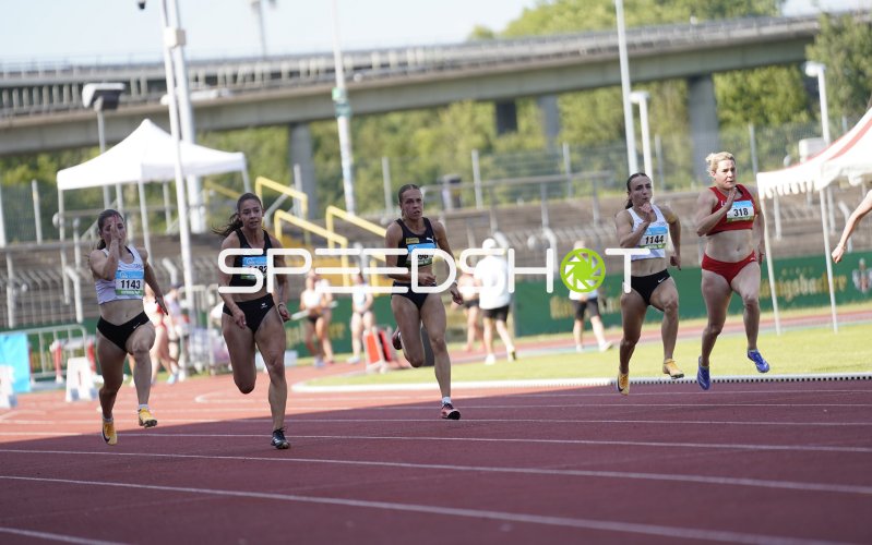 Koch Jessica (1182), Schmitz Mia Louisa (996) und Jakobs Svenja (1144) im Sprint beim Leichtathletik-Meeting in Koblenz