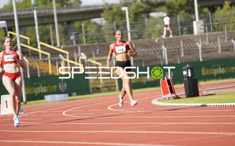 Heygster Samira (613) im Laufwettbewerb im Stadion Oberwerth Koblenz