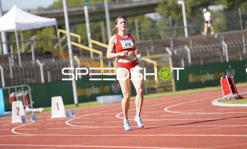 Kränzle Celina (478) beim Lauf im Stadion Oberwerth Koblenz
