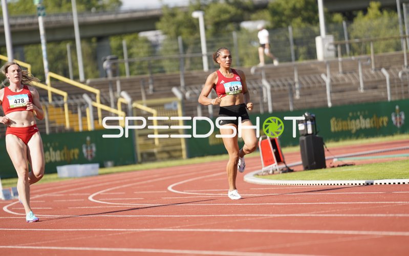 Heygster Samira (613) beim Lauf im Stadion Oberwerth Koblenz