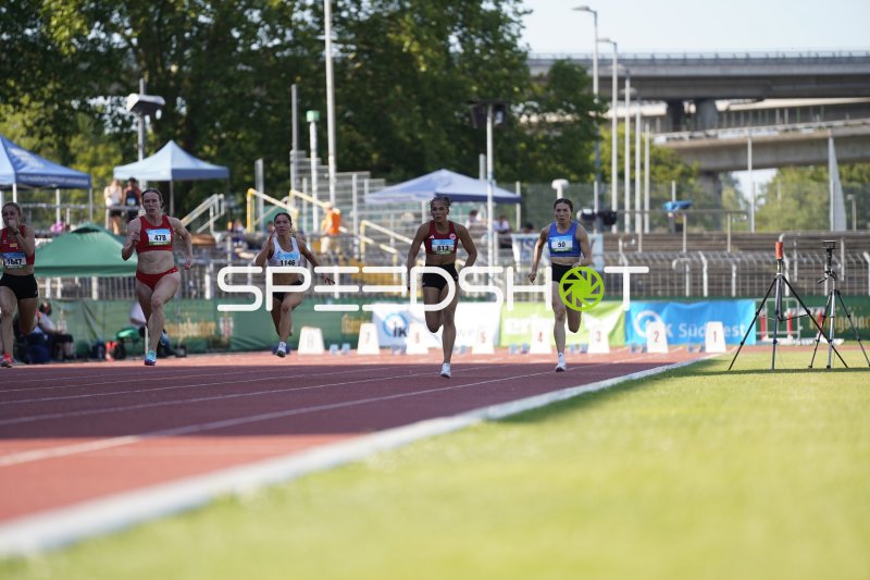Heygster Samira (613) führt Sprint-Feld im Stadion Oberwerth Koblenz an