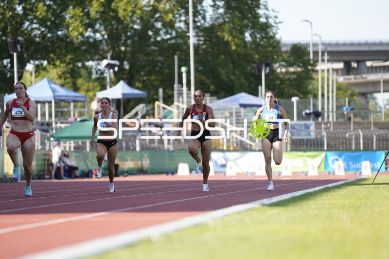 Heygster Samira (613), Jose Luisa (1146) und Meyer Ellise (50) im Sprintrennen in Koblenz