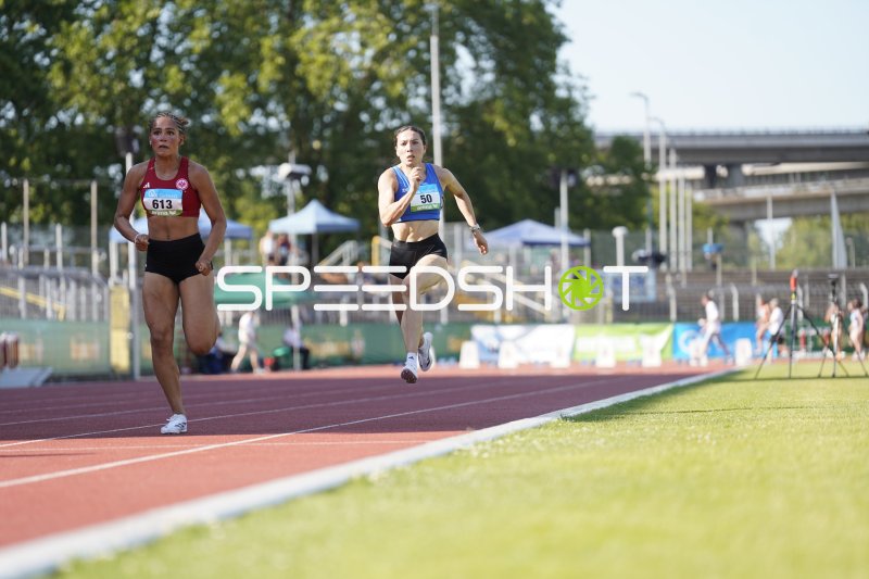 Meyer Ellise (50) und Heygster Samira (613) im Sprint beim Leichtathletik-Meeting in Koblenz