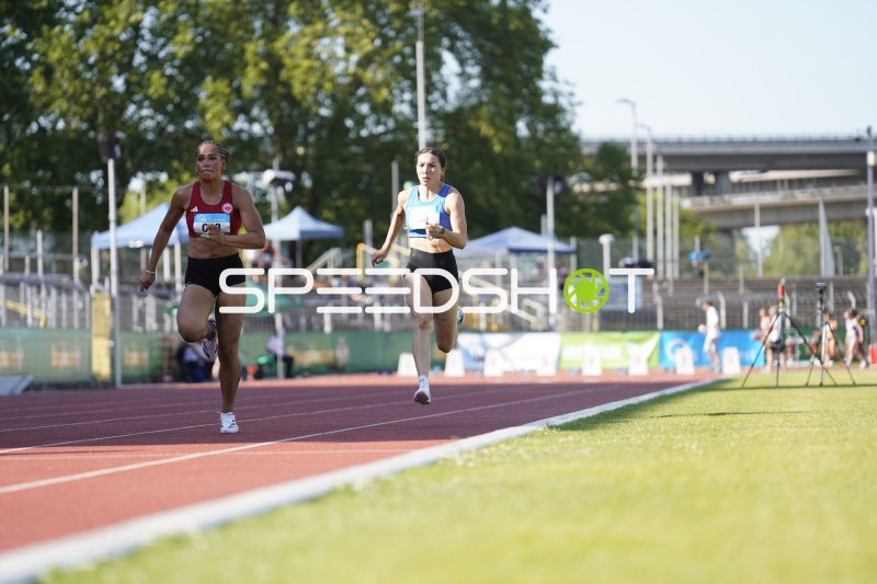 Meyer Ellise (50) und Heygster Samira (613) im Sprintduell in Koblenz