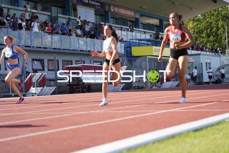 Heygster Samira (613) und Konkurrentinnen im Sprint beim Stadion Oberwerth Koblenz