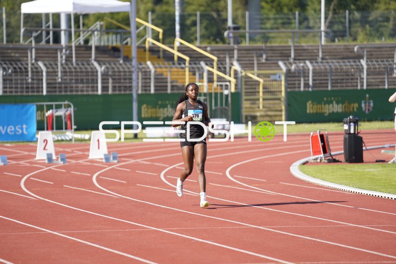 Hoyer Emma (276) beim Lauf im Stadion Oberwerth Koblenz