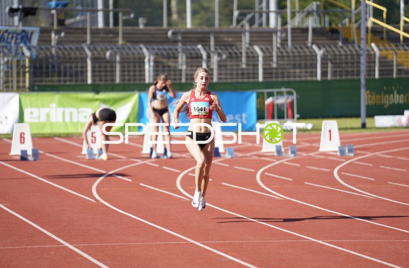 Meuter Lotta (1041) führt das Lauffeld im Stadion Oberwerth Koblenz an