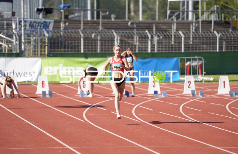 Meuter Lotta (1041) beim Sprint im Stadion Oberwerth Koblenz