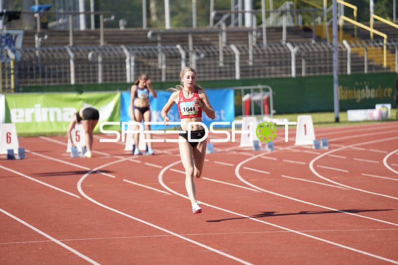 Meuter Lotta (1041) beim Lauf im Stadion Oberwerth Koblenz