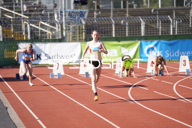 Spannbauer Rosalie (1410) beim Sprint-Start im Stadion Oberwerth Koblenz
