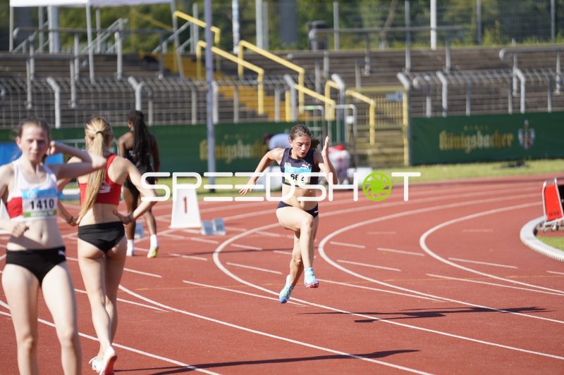 Jenner Eileen (662) im Sprint auf der Tartanbahn in Koblenz