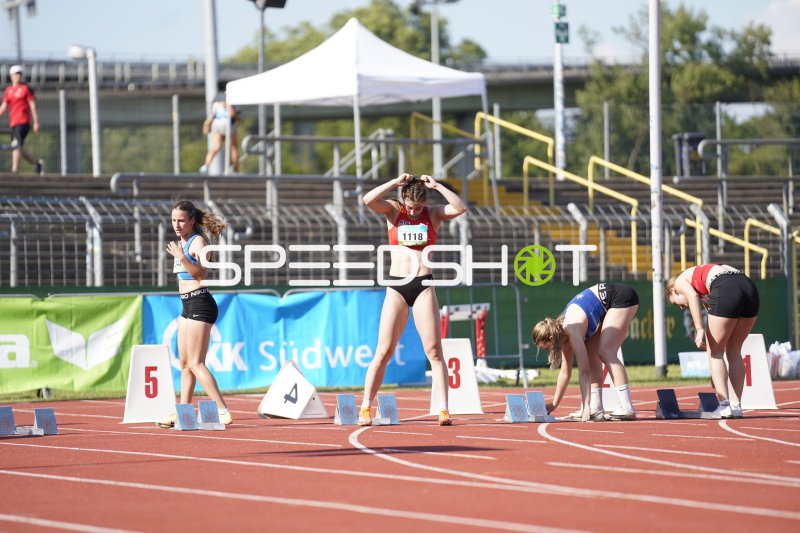 Lenk Hannah (1343) und Schulze Liara (1118) beim Start im Stadion Oberwerth Koblenz