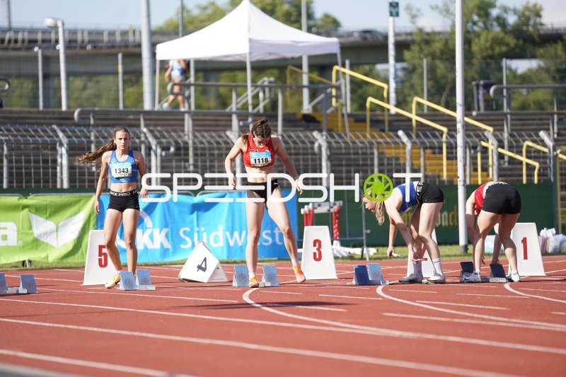 Lenk Hannah (1343) und Schulze Liara (1118) beim Start im Stadion Oberwerth Koblenz