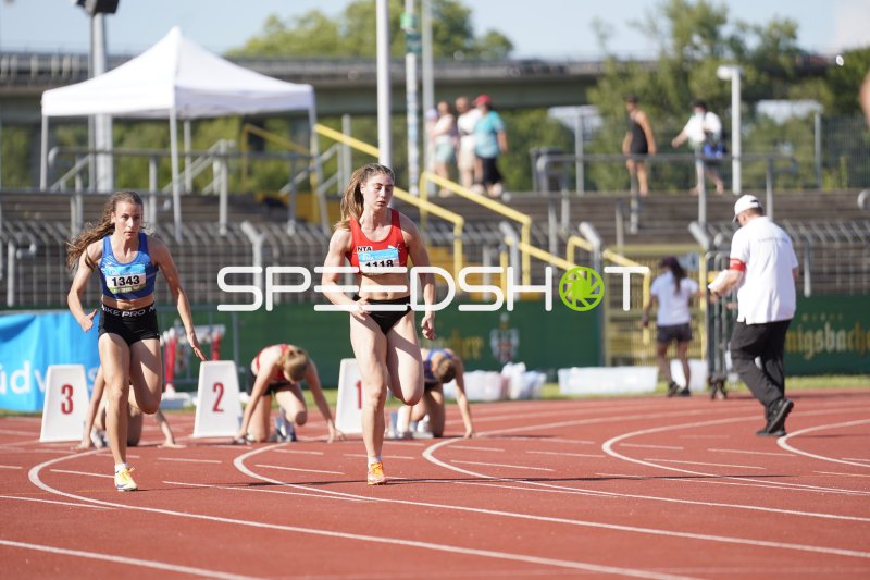 Schulze Liara (1118) und Lenk Hannah (1343) beim Sprint im Stadion Oberwerth Koblenz