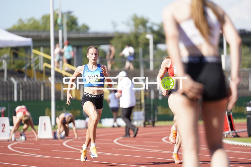 Lenk Hannah (1343) beim Sprint im Stadion Oberwerth Koblenz