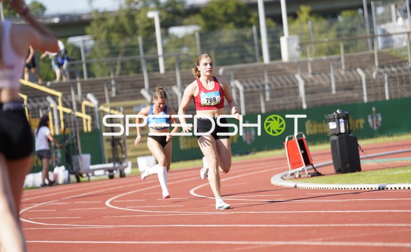 Gerhold Clea (769) im Sprint vor Singer Verena (384) im Stadion Oberwerth Koblenz