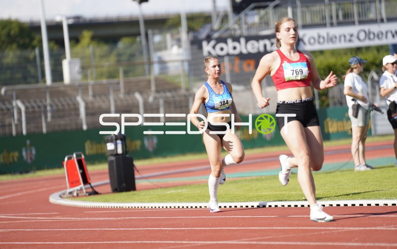 Singer Verena (384) im Laufwettbewerb im Stadion Oberwerth Koblenz