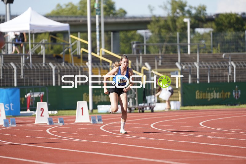 Ruhnau Lana (865) im Sprint auf der Tartanbahn in Koblenz