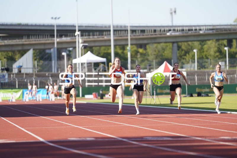 Schulze Liara (1118), Lenk Hannah (1343) und Ruhnau Lana (865) im Sprintfinale in Koblenz