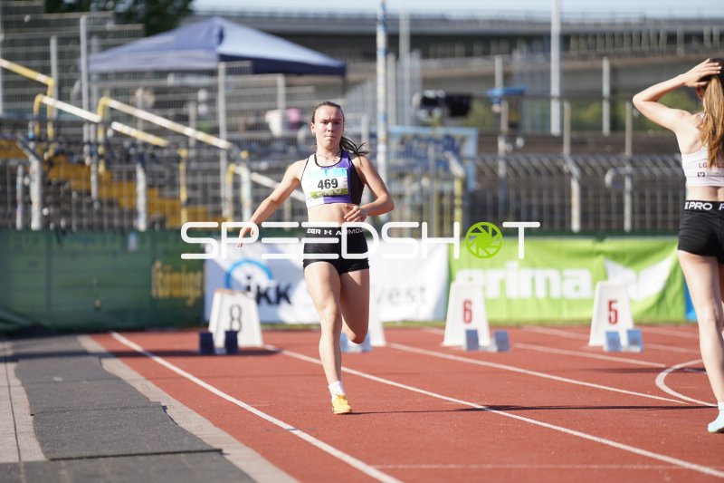 Orend Lena (469) im Sprint auf der Tartanbahn in Koblenz