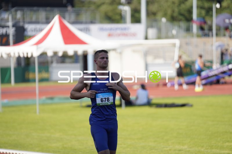 Hieronymi Lars (678) beim Lauf im Stadion Oberwerth Koblenz