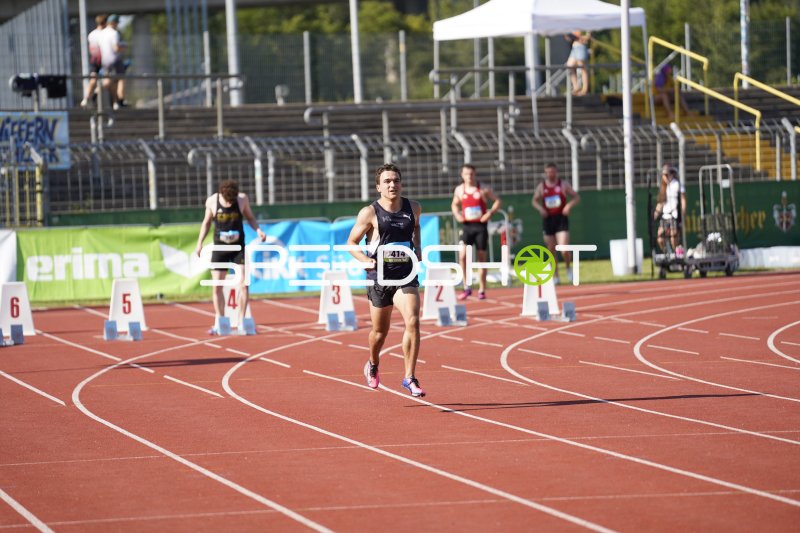 Olbert Fabian (414) beim Lauf im Stadion Oberwerth in Koblenz