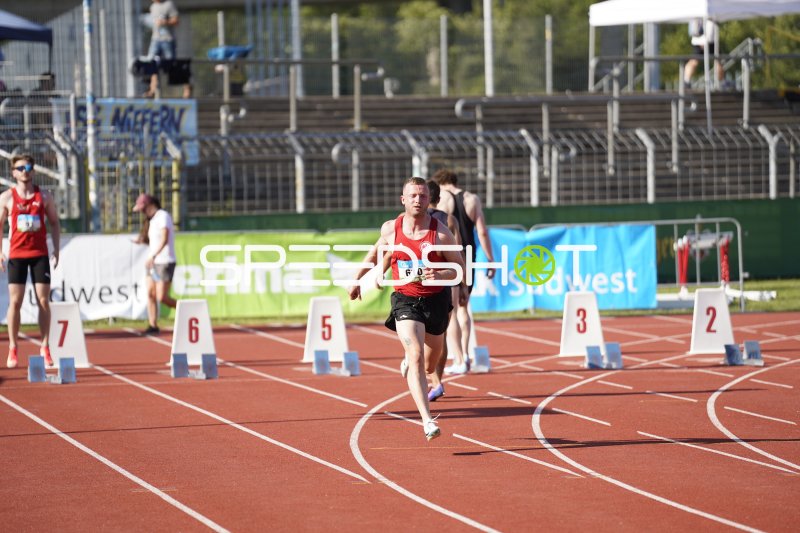 Enders Yanik Can (603) führt das Feld beim Lauf in Koblenz an