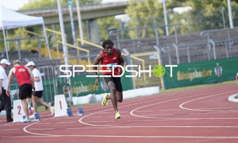 Njikam Sidwell (900) im Sprint auf der Tartanbahn in Koblenz