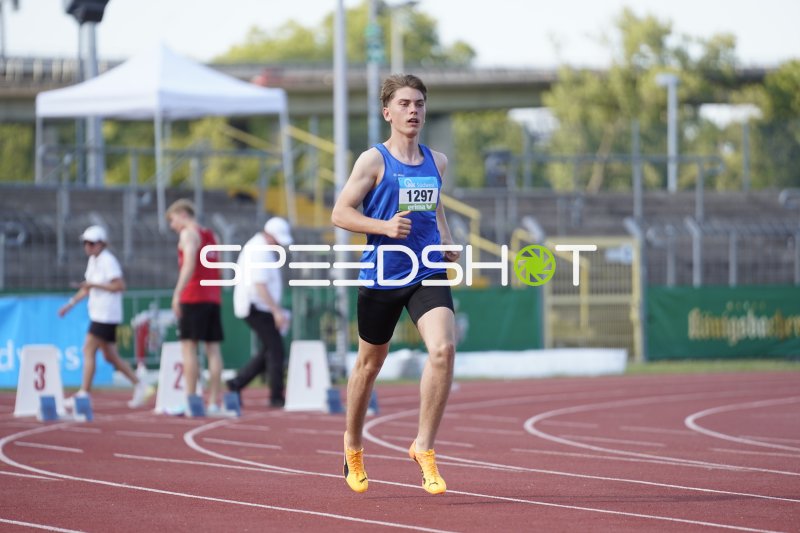 Fliedner Adrian (523) beim Lauf im Stadion Oberwerth Koblenz