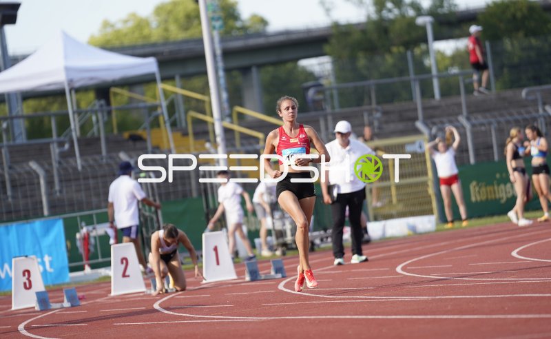 Roos Jessica (1047) beim Lauf im Stadion Oberwerth Koblenz