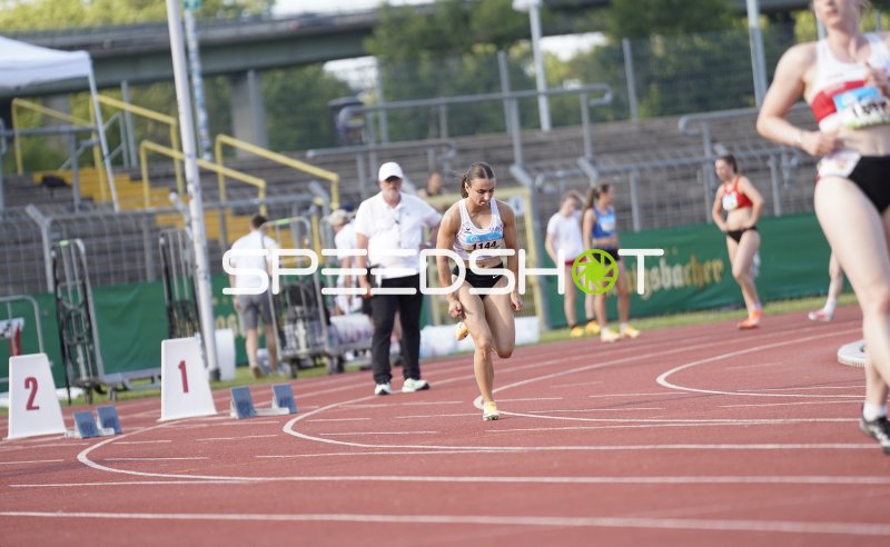 Jakobs Svenja (1144) im Sprint auf der Tartanbahn in Koblenz