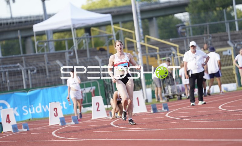 Lisa Nippgen (1407) beim Sprint im Stadion Oberwerth Koblenz
