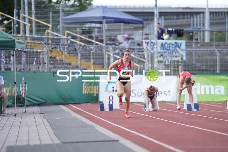 Schumacher Maren (1054) beim Sprint-Start im Stadion Oberwerth Koblenz
