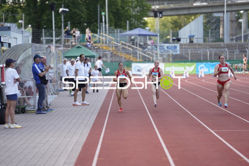 Schumacher Maren (1054) und Nadine Mercier (568) im Sprintfinale in Koblenz