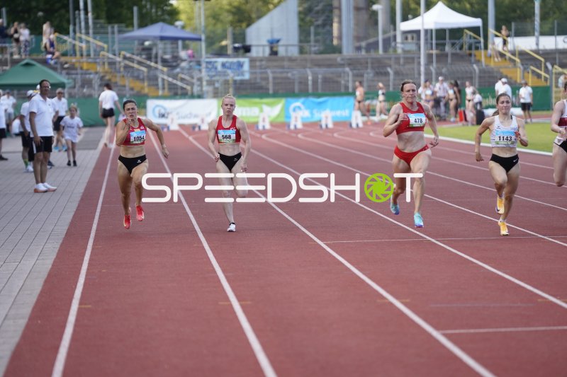 Schumacher Maren (1054), Nadine Mercier (568) und Wohlfahrt Ruby (1464) im Sprintrennen in Koblenz