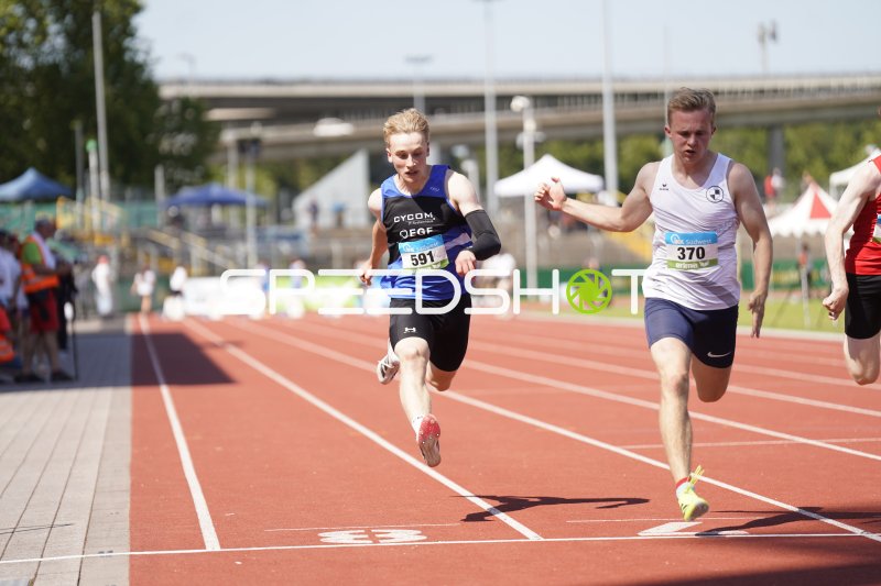 Schwarz Arne (591) und Risch Simon (370) im Sprintfinale in Koblenz