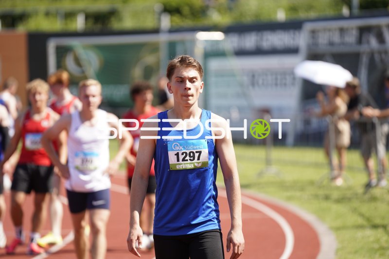 Seciri Linor (1297) auf der Laufbahn beim Leichtathletik-Meeting in Koblenz