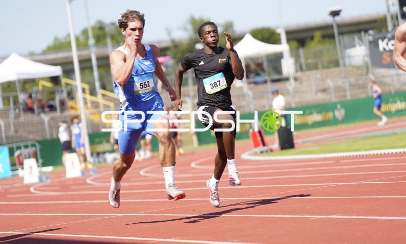 Hnatczuk Maksymilian (552) und Asante Junior (387) im Sprintduell beim Stadion Oberwerth Koblenz