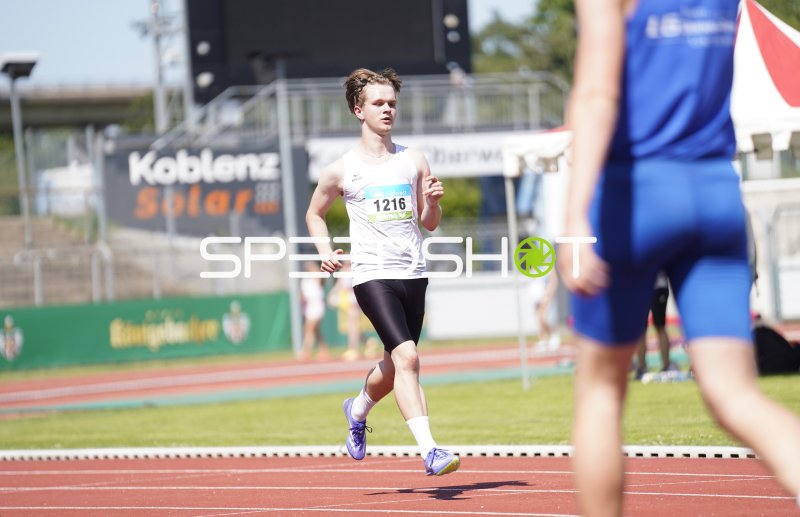 Weinmann Lenn (1216) beim Lauf im Stadion Oberwerth Koblenz