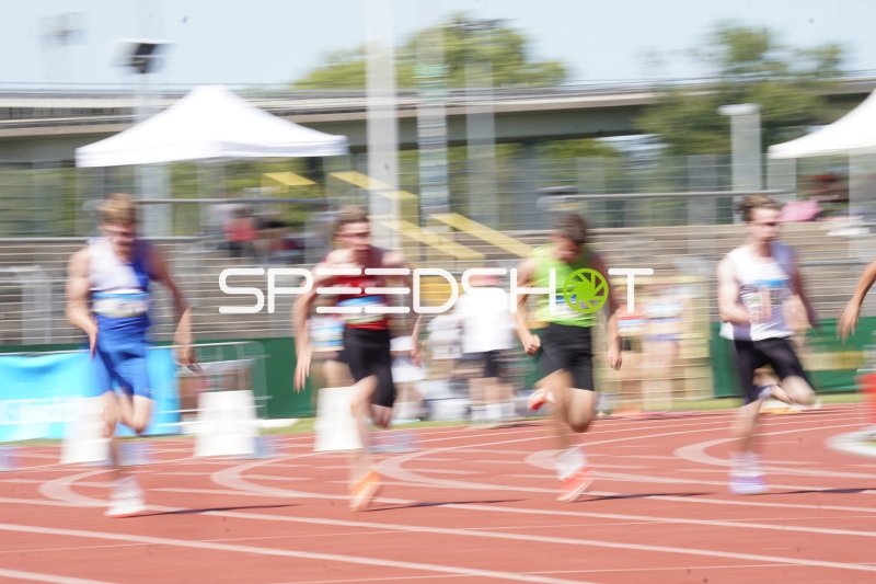 Sprintläufer im Wettkampf im Stadion Oberwerth Koblenz