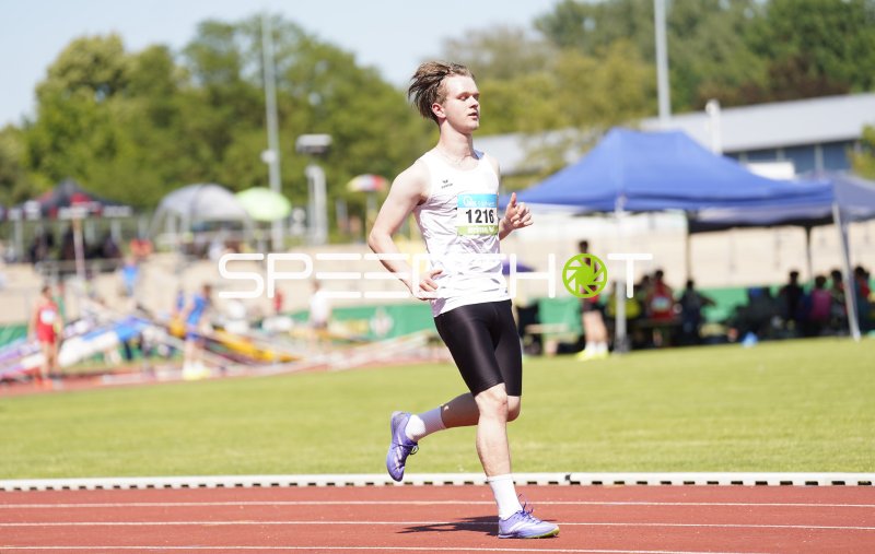 Weinmann Lenn (1216) beim Lauf im Stadion Oberwerth Koblenz