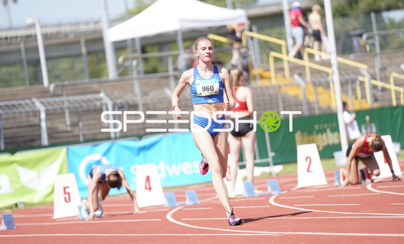 Backes Luisa Ella (960) beim Sprint im Stadion Oberwerth Koblenz