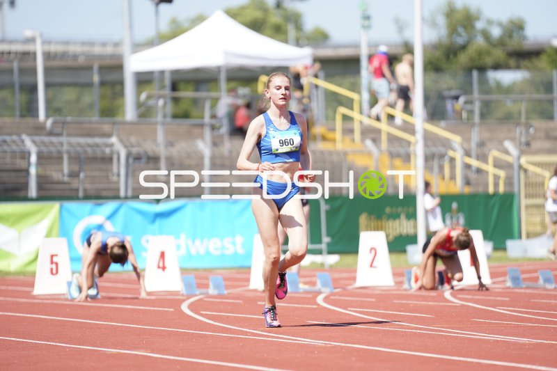 Backes Luisa Ella (960) beim Sprint im Stadion Oberwerth in Koblenz